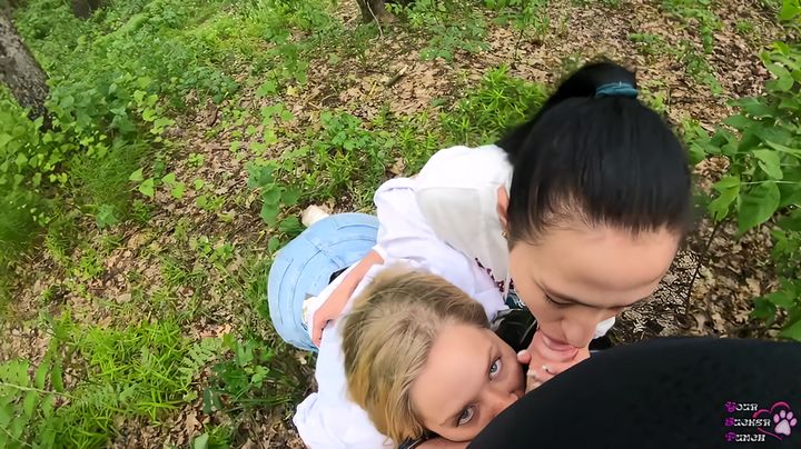 Две девушки сделали минет одному парню в лесу